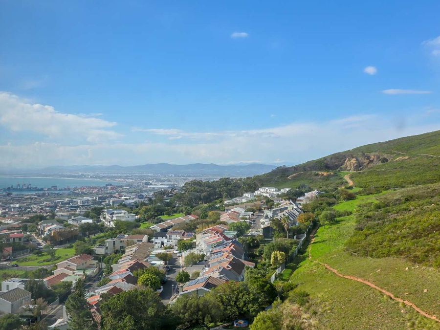 1 Bedroom Property for Sale in Vredehoek Western Cape